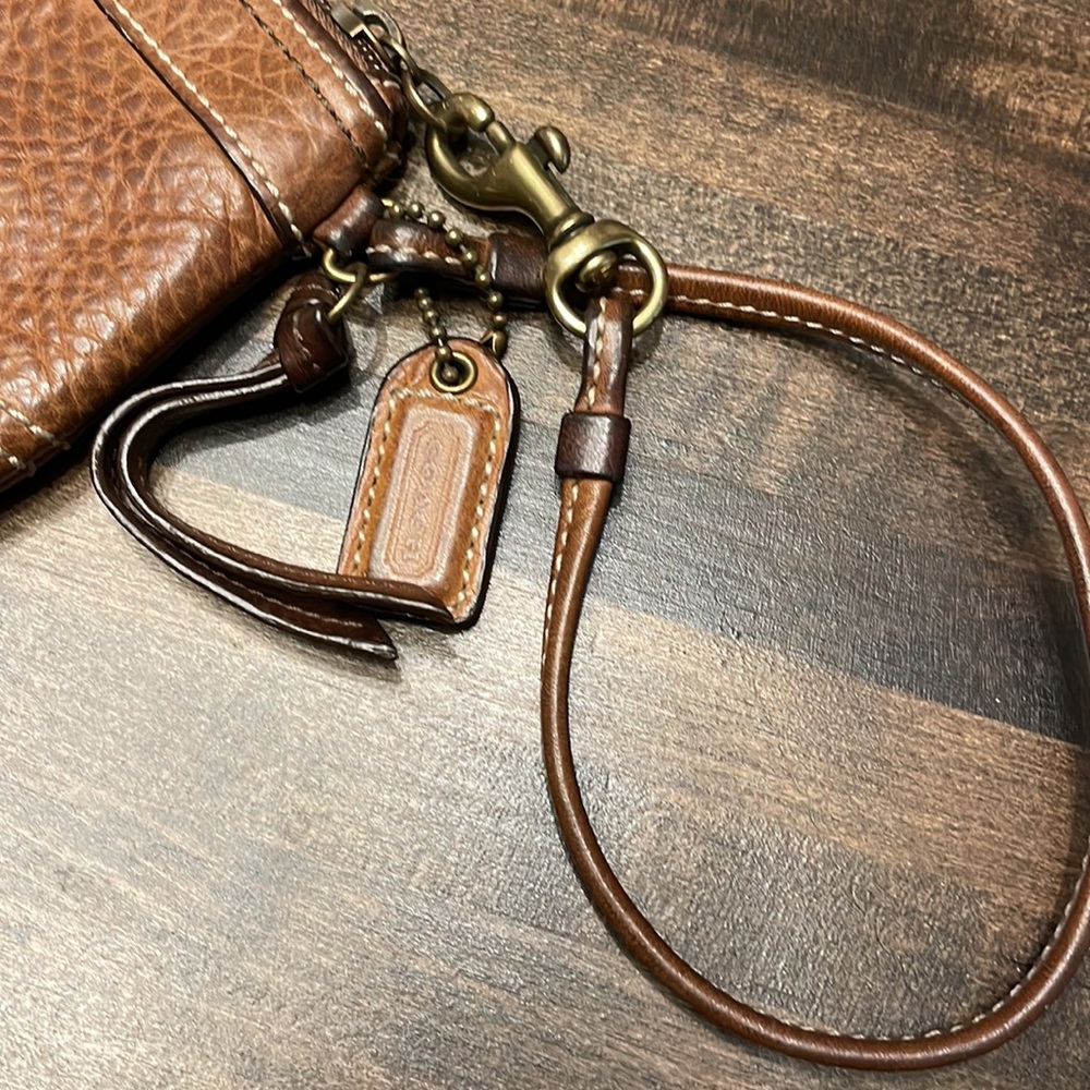 Vintage authentic Coach mini leather wristlet - Picture 7 of 10